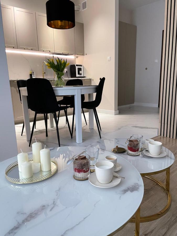 Sunset Resort Apartament Dziesiatka Przy Plazy 그르지보보 외부 사진